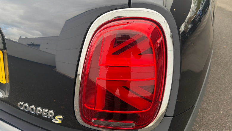 MINI Hatchback 135kW Cooper S Level 3 33kWh 3dr Auto Electric Hatchback